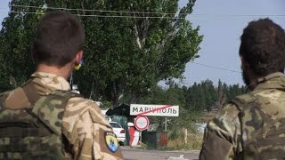 Ukraine: le bataillon Azov tient un checkpoint près de Marioupol