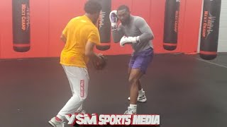 Jaron Ennis shows off Floyd Mayweather-like defense on Pads with Coach Rell