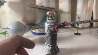 宇宙家族ロビンソン より フライデー ロボットB9 の紹介です