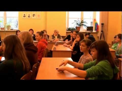 Video: Kailie Studenti Piedalījās Konkursā Par Skaistākajām Sēžamvietām
