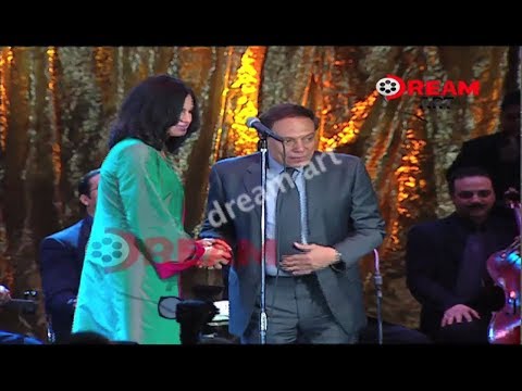 عيد ميلاد عادل إمام في الأوبر وأمال ماهر بتغنيله