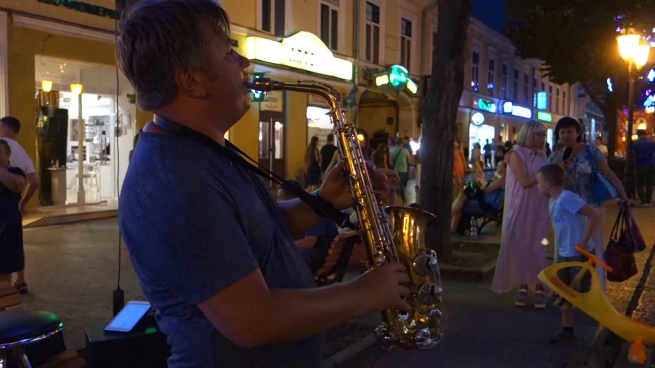 Уличный саксофонист nemiga