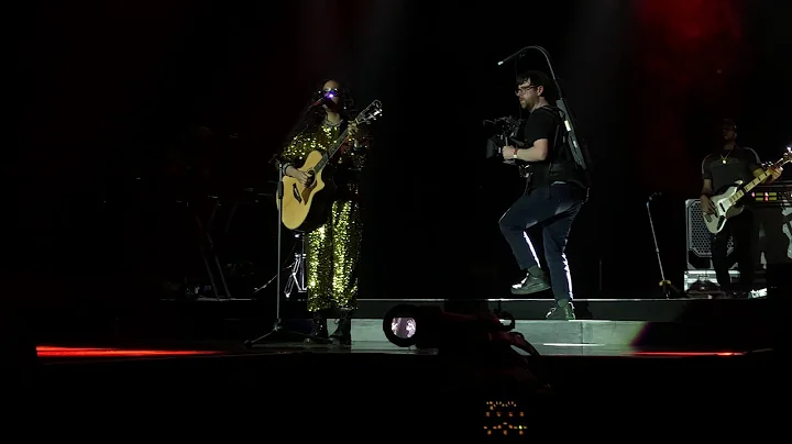 Carried Away Live Performance by H.E.R. in the O2 Arena (Front Row View)