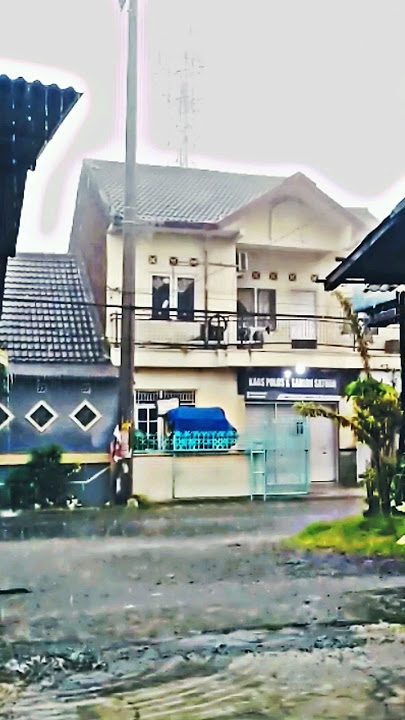 Dari hujan aku belajar bahasa air bagaimana berkali-kali jatuh tanpa sedikitpun mengeluh pada takdir