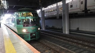 キハ72系 1編成 ゆふいんの森1号由布院行が博多駅6番線を発車するシーン