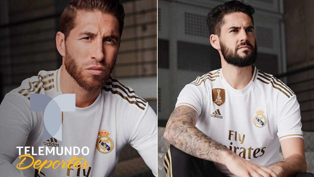 El Real Madrid presenta su camiseta con dos inesperados modelos | Telemundo Deportes - YouTube