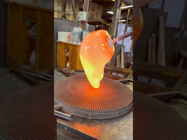 Delicious Lava?!?! Sylcom Light crafting Murano glass #Italy 🇮🇹 #glass #satisfying #skibiditoilet class=