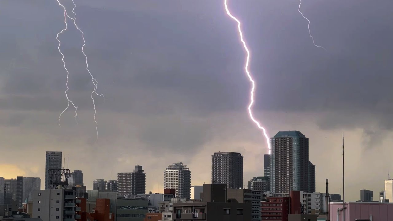 東京で1センチ大の ひょう 降る 落雷や竜巻にも注意 朝日新聞デジタル 東京で1センチ大の ひょう 降る 落雷や竜巻にも注意 朝日新聞デジタル