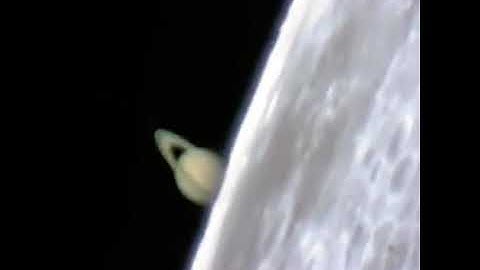 Incredible footage of Saturn rising from behind the moon 🌝