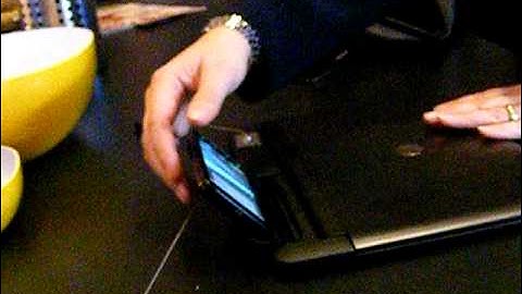 Motorola Atrix Smartphone with Dockingstation, Android and Linux Hands on at CeBIT 2011