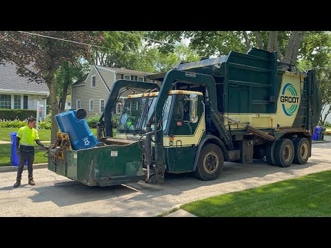 Groot 3036: Mack LE McClain EZ Pack Hercules Carry Can Garbage Truck