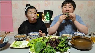 ☆쌈이아주 싱싱하네 싱싱해! 밭에서 바로따서 쌈싸서 먹으닌까 진짜 너무맛있다~!!