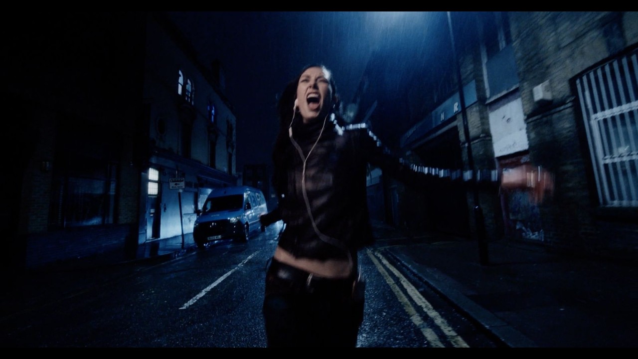 Guarda Nieve Ella - Drive (Official Visualiser) su YouTube Guarda Nieve Ella - Drive (Official Visualiser) su YouTube