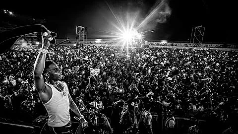 WIZKID FINALLY BACK IN LAGOS WITH AN ASTOUNDING PERFORMANCE AT LAGOS COUNTDOWN 2025