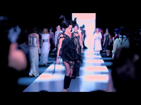 Video: Igor Gulyaevning Mercedes-Benz Moda Haftaligidagi "Eng Yuqori Sinovi"