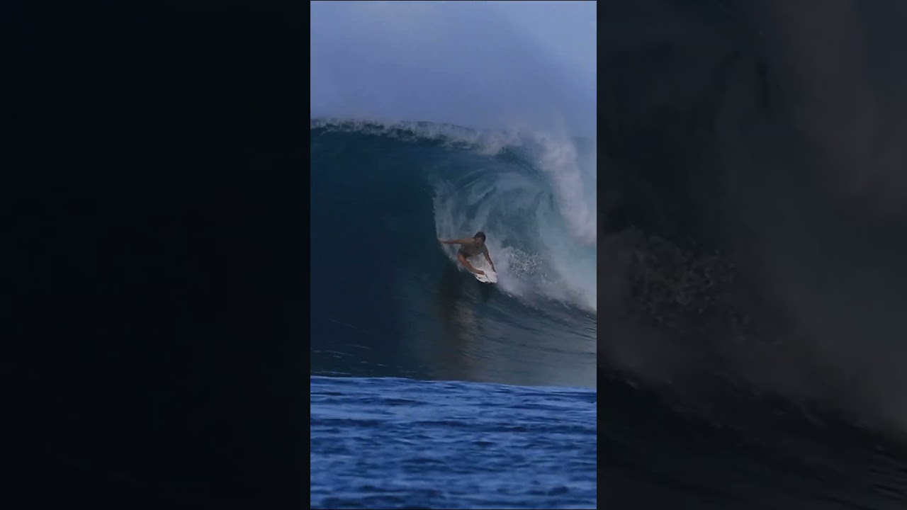 SURFING MENTAWAI EPIC BARREL 