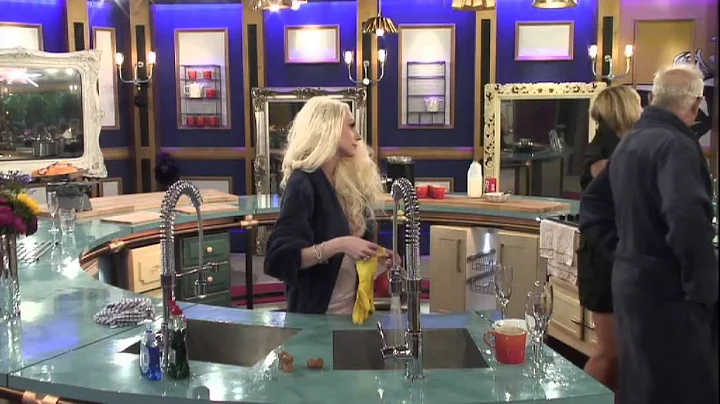 Kitchen conflict with Courtney and Carol