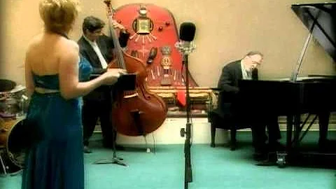 Amy Hancock performs This Cant Be Love_0001.wmv