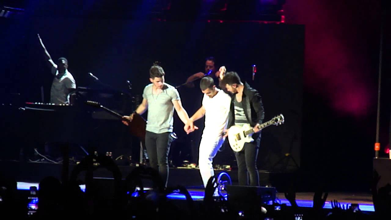 Jonas Brothers SOS Chicago 7/10/13 (Opening Night) YouTube