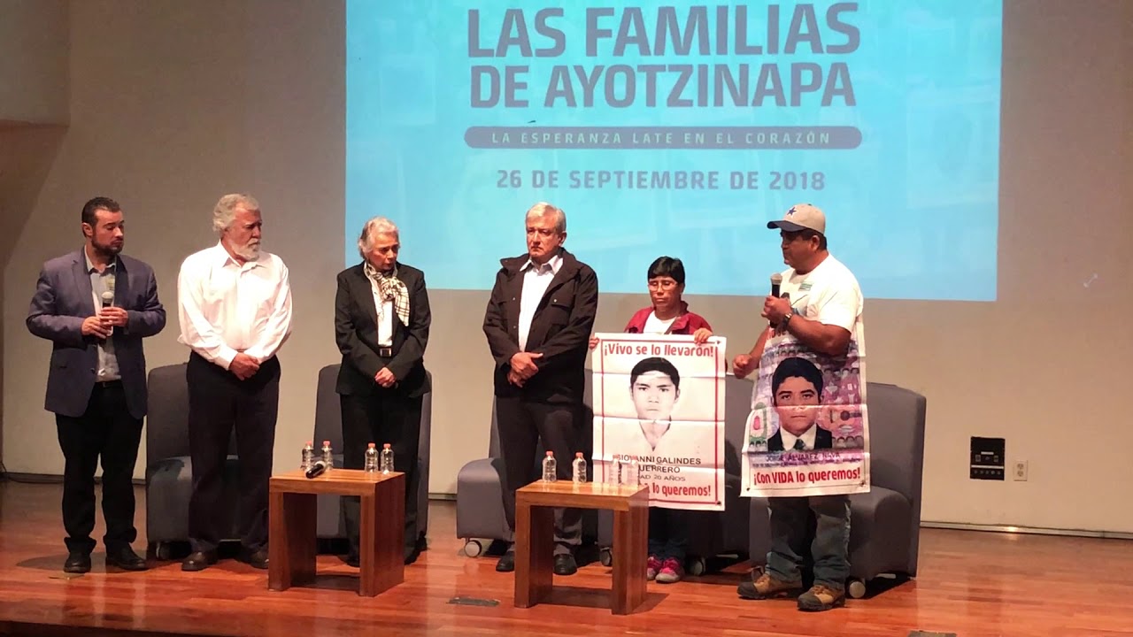 Padres de los 43 normalistas de Ayotzinapa dialogan con AMLO - YouTube