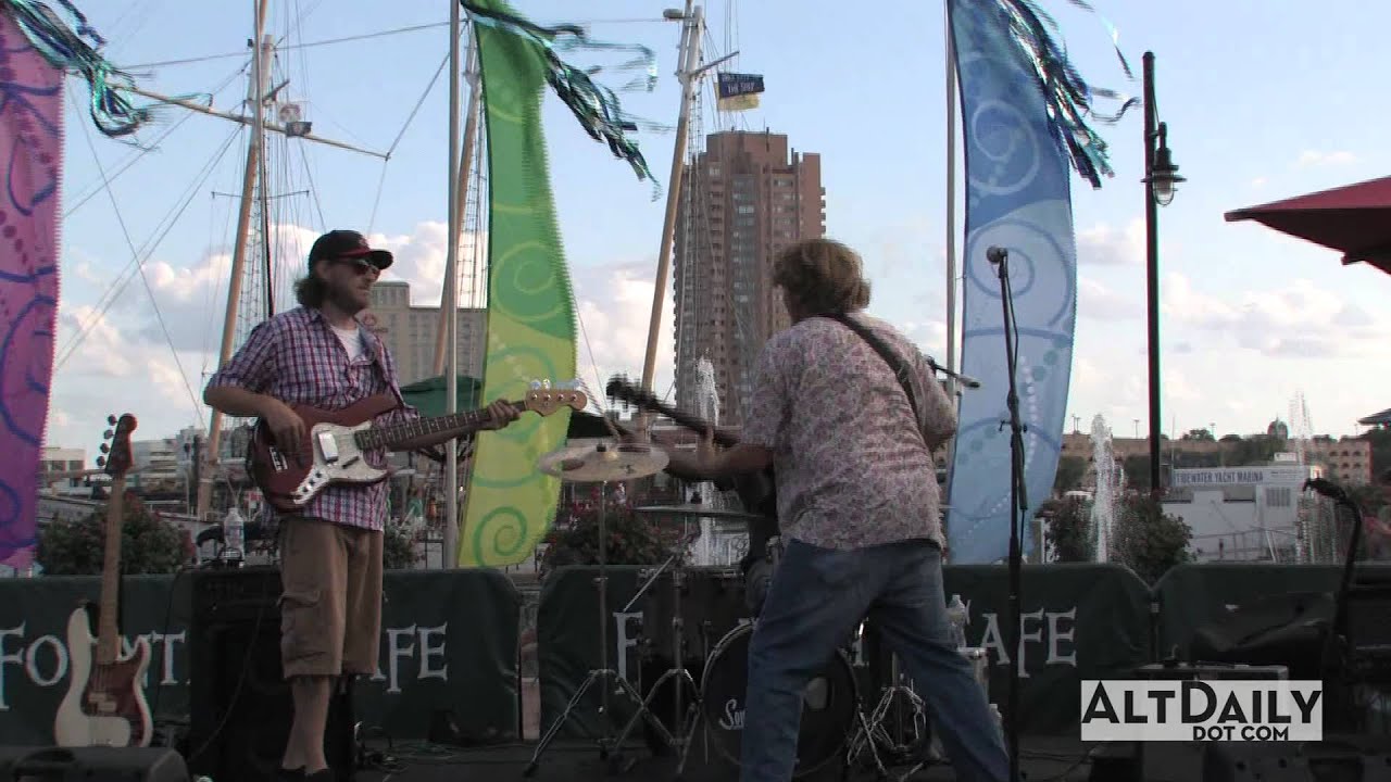 AltDaily Reports on the AT&T Summer BeerFest TGIF 2011