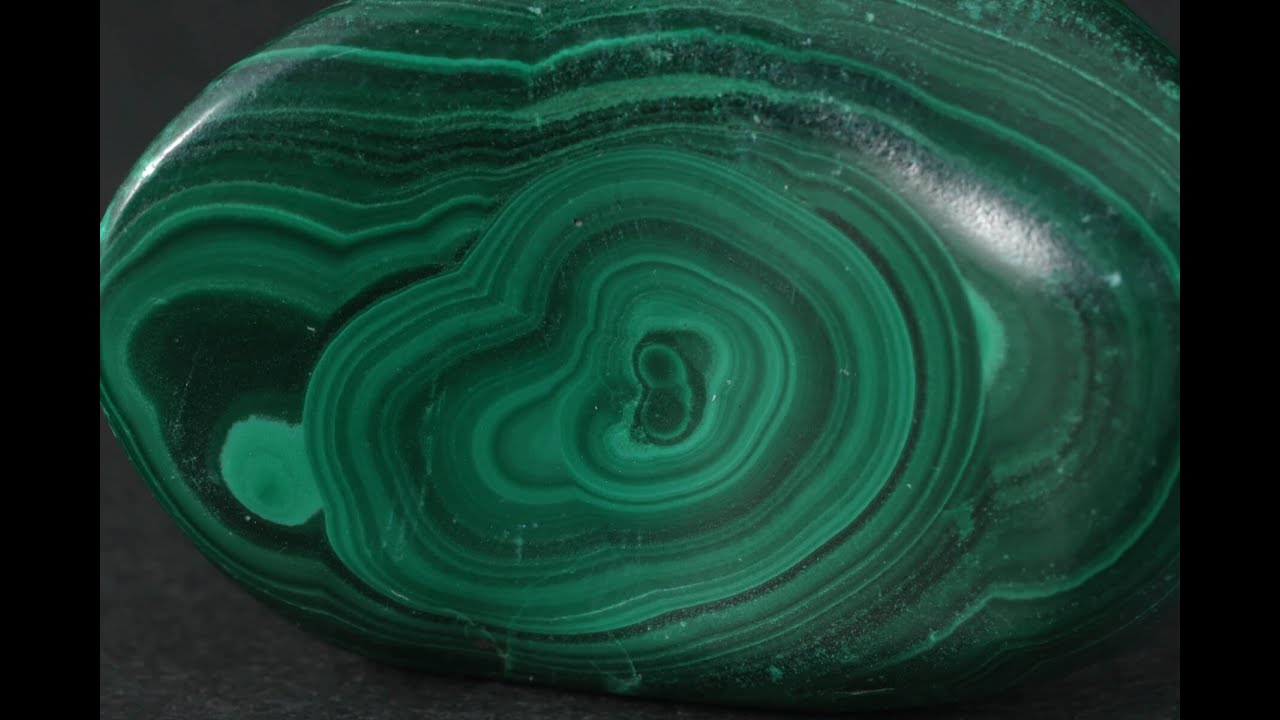 【タック】マラカイト(孔雀石) マラカイト (孔雀石) タンブル 59g / Malachite Tumbled Stone - YouTube