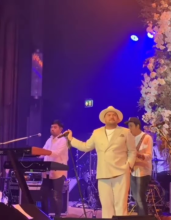 Oat Pramote singing Ga Tun Hun