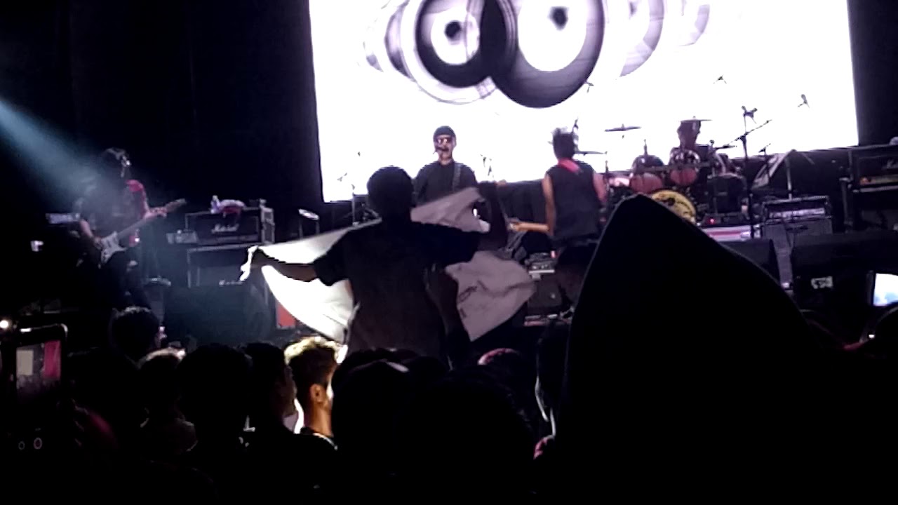 Meraih mimpi J-Rocks live perform - YouTube