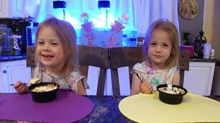 Twins try banana cream pie
