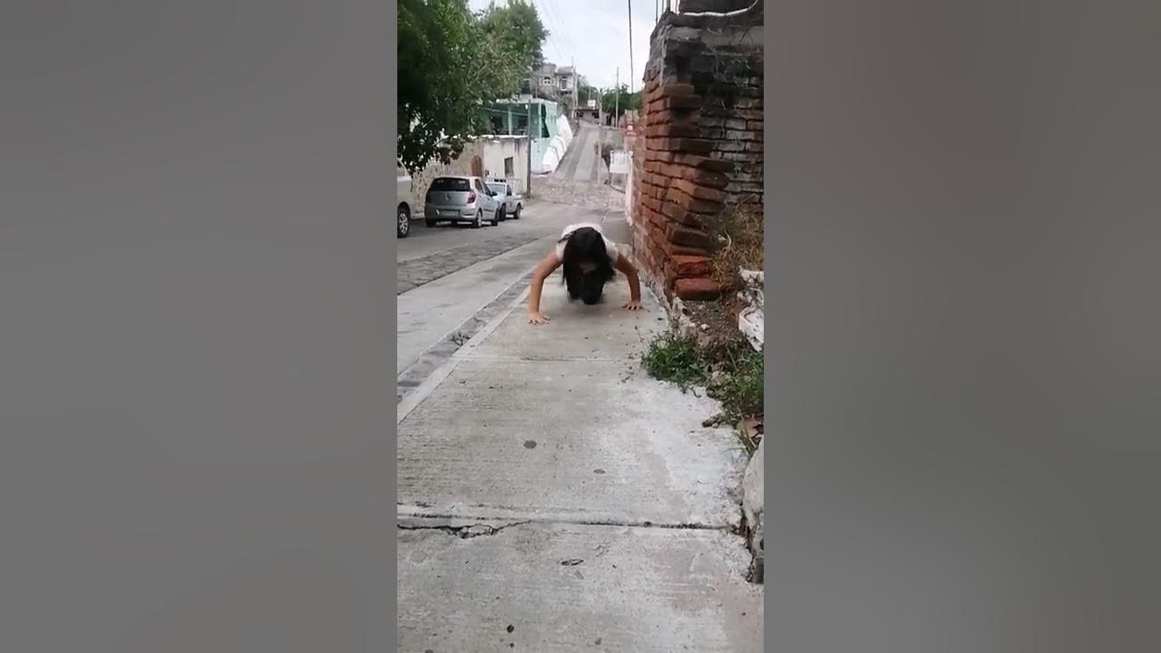 Nos apareció El teke teke Nos apareció El teke teke
