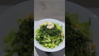 Салат из печени  трески с огурцом, зелёным луком и яйцами