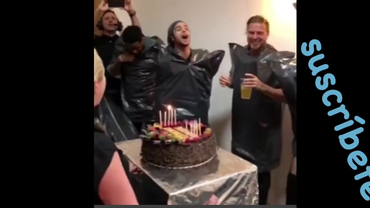 Critican fuertemente a ENRIQUE IGLESIAS POR AVENTAR SU PASTEL DE CUMPLEAÑOS