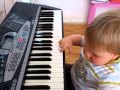 Liam au piano n1