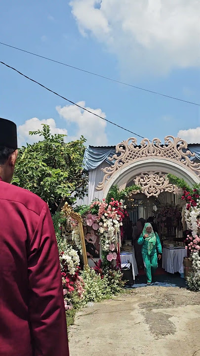 pembina yayasan islam Al Fadhila Demak sedang menghadiri undangan resepsi di Randudongkal Pemalang