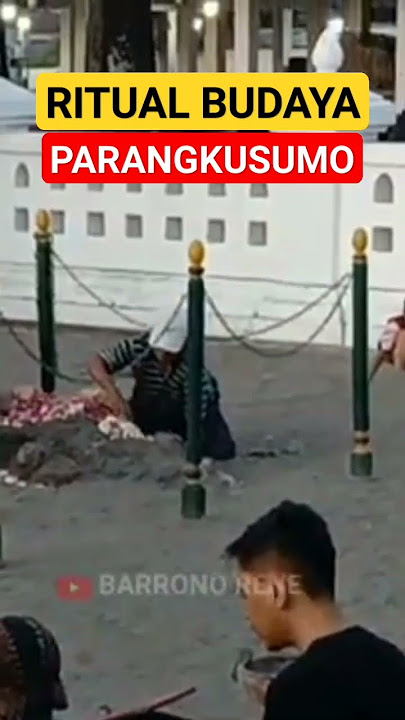 Ritual malam Jumat Kliwon di Pantai Parangkusumo.