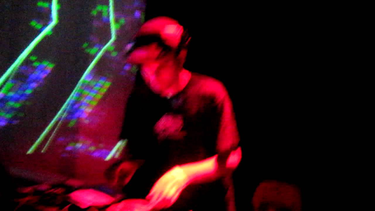 Ruwedata playing at Hybrid: Jahua's Birthday Bash! @ De Piek, Vlissingen 2