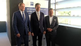 Johannes Schwörer zum IHK-Präsidenten gewählt Johannes Schwörer zum IHK-Präsidenten gewählt