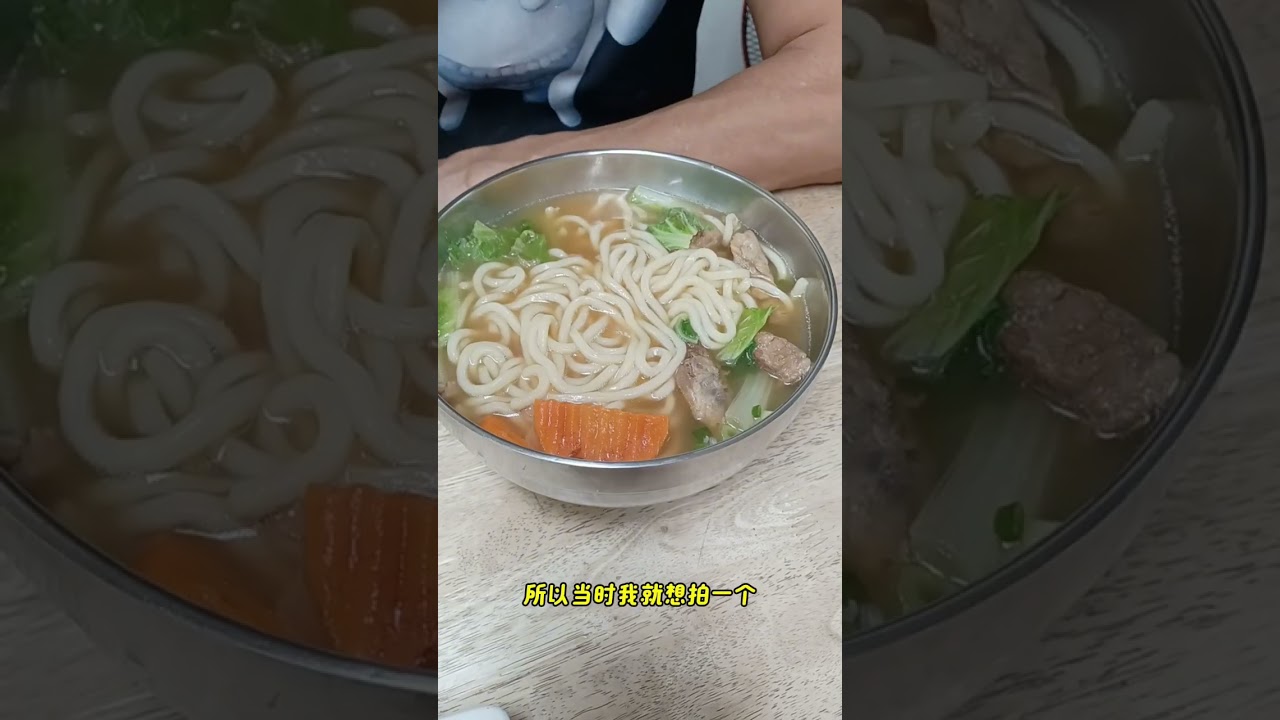 “在台南归人这家店名叫鄰家美食,东门美术馆的馆长卓来成,一位是修复师李福常,我是导演王天伦。眼前摆着热气腾腾的豚骨拉面。”#艺术家的深夜食堂 #台南美食 #一碗面#卓來成 #王天倫巷弄里的温暖对话 縮圖