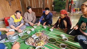 Mở Đại tiệc toàn món ngon san nền nhà 2 phụ nữ tại Lùng Chang Minh bí thư. Nguyễn Tất Thắng