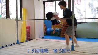 すごい！２才児　鉄棒　 逆上がり ！！　後ろ回りも！