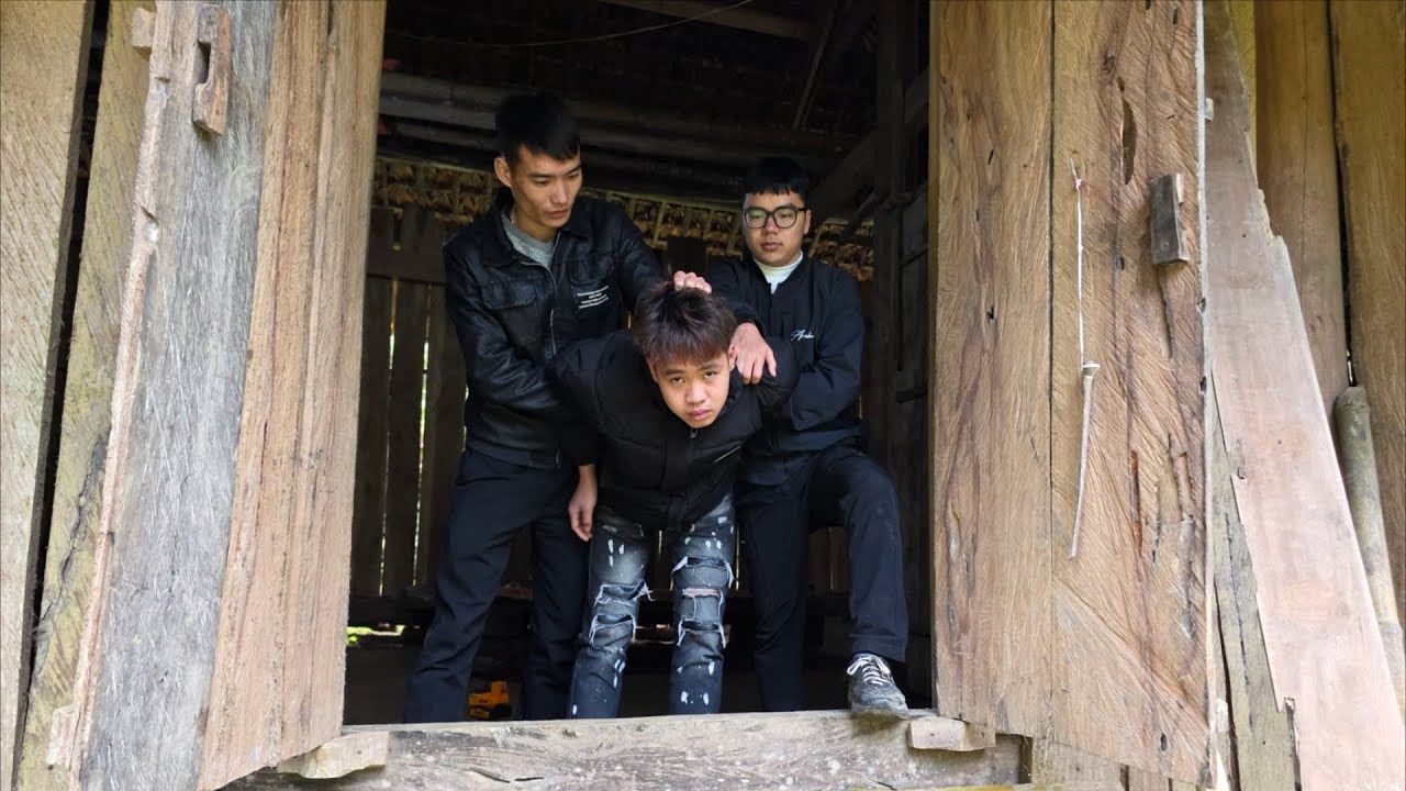 Police have apprehended a dangerous criminal who harmed a police officer's family.