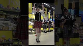 Highland Fling - Sønderborg Pipes and Drums spiller i Bilka Sønderborg