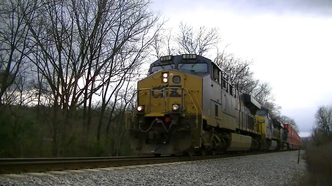 CSX 881 Leads CSX Q133-14 w/ Conductor Eric Daly in Chattanooga, TN