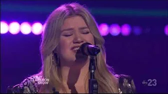 Kelly Clarkson Performs She Drives Me Crazy by The Fine Young Cannibals Live Concert August 29, 2023