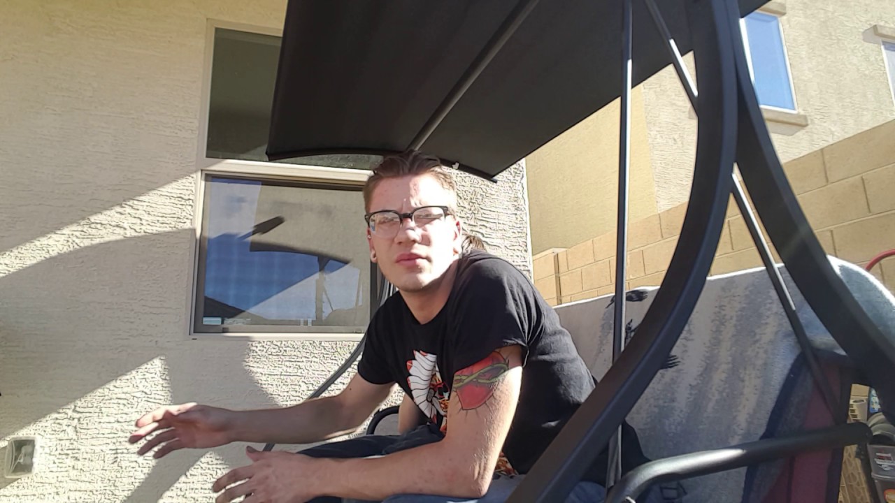 Chill smoke sesh with friends mushroom bong