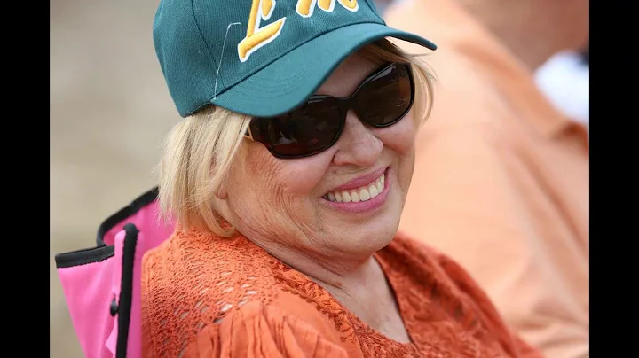 Julie Hayward Lives