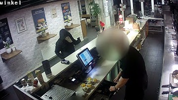 Heftige beelden van overval op cafetaria in Oostzaan