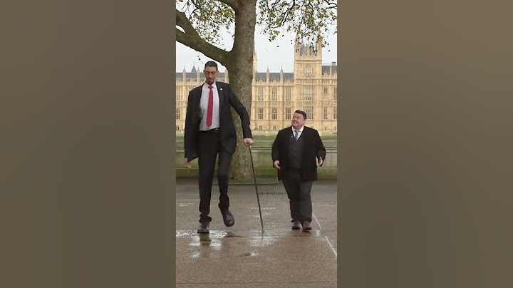 World's tallest man meets world's shortest man #Shorts