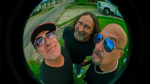 8 Lives Left COVERING Bryan Adams song “Run to You”