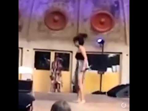 سخط كبير عبر مواقع التواصل الإجتماعي عقب قيام المطربة السعودية روتانا طرابزوني بغناء سورة الفاتحة